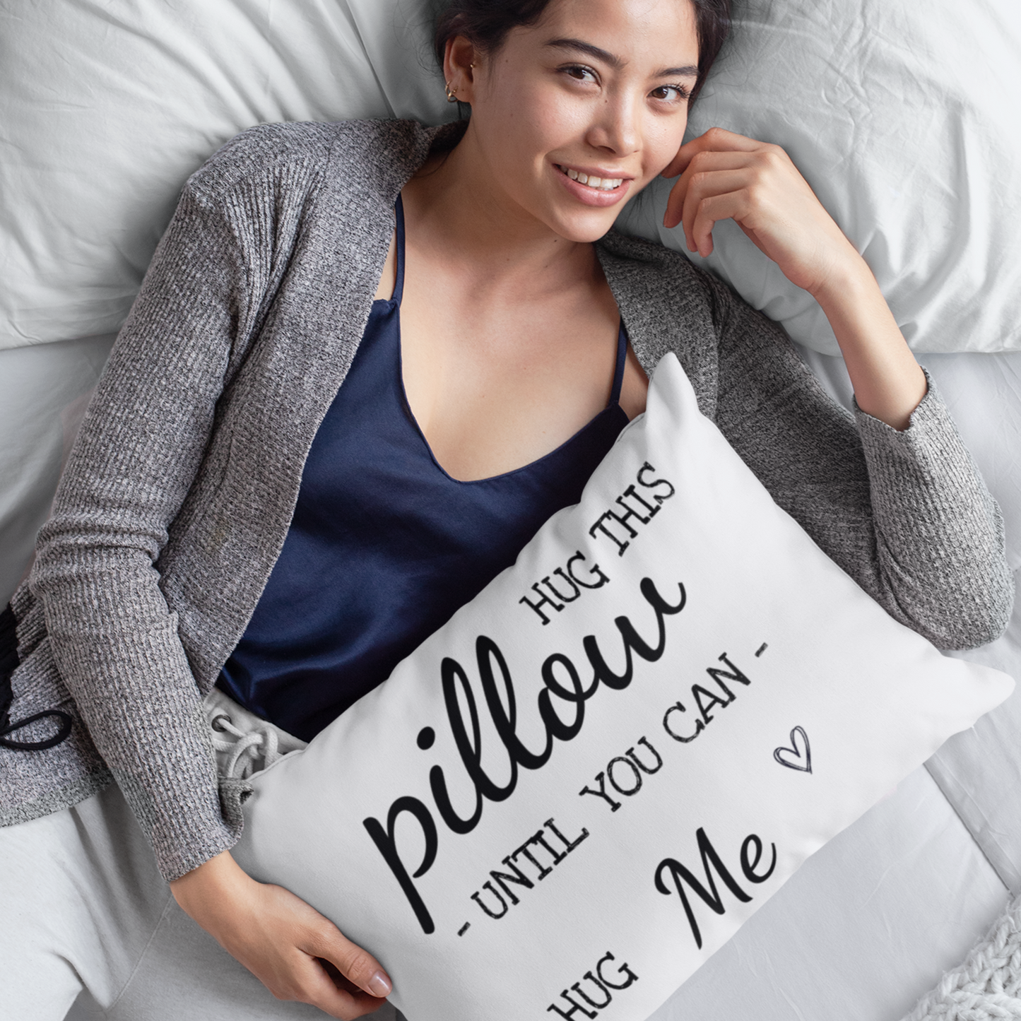 Abraza esta almohada hasta que puedas abrazarme larga distancia Relación amor regalo novio cumpleaños divertido pareja regalo Te extraño Almohada con inserto
