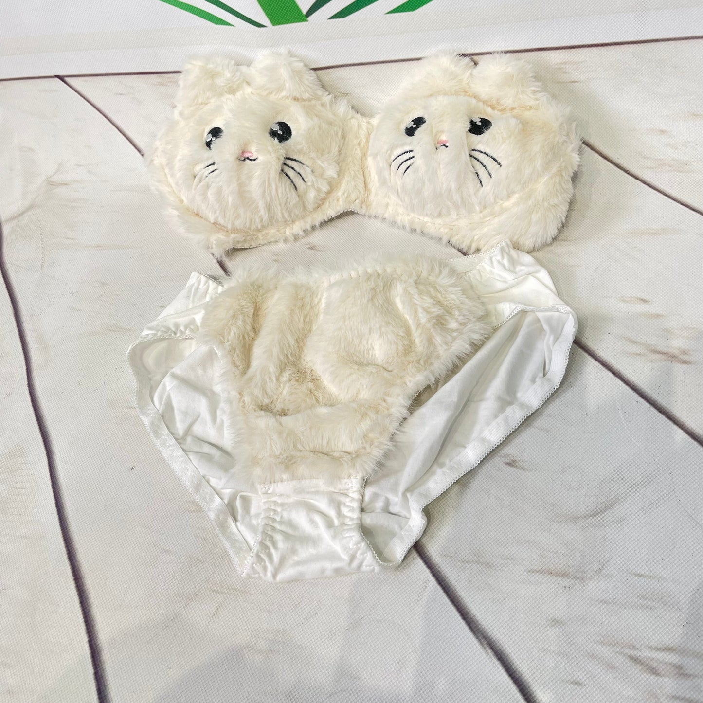 CAT WHITE - Conjunto de sujetador de felpa, ropa interior suave para mujer, conjunto de sujetador y bragas de piel, ropa interior sexy, sujetador peludo abierto para niña